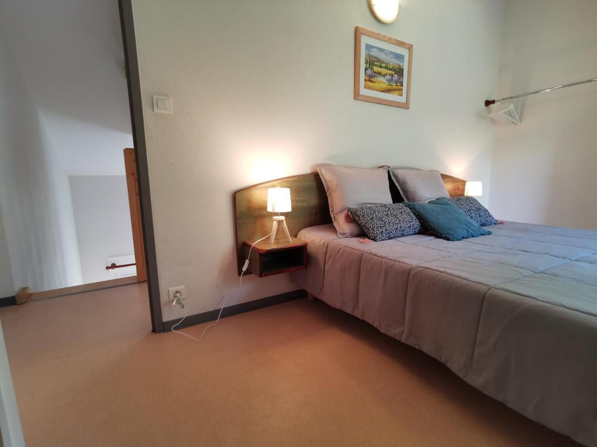 Au 11 T3 Duplex, Village Vacances, Piscines, Parking Saint-Geniez-dʼOlt Exterior foto