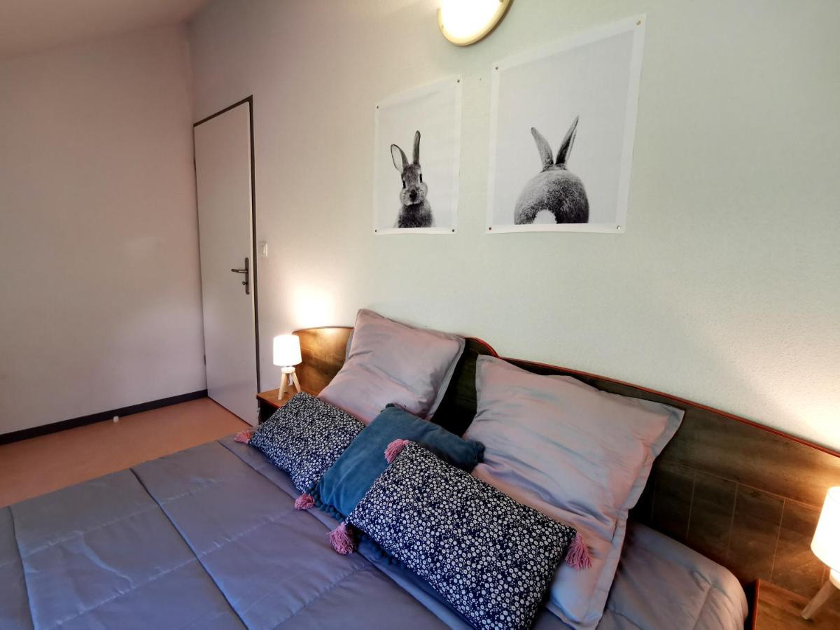 Au 11 T3 Duplex, Village Vacances, Piscines, Parking Saint-Geniez-dʼOlt Exterior foto