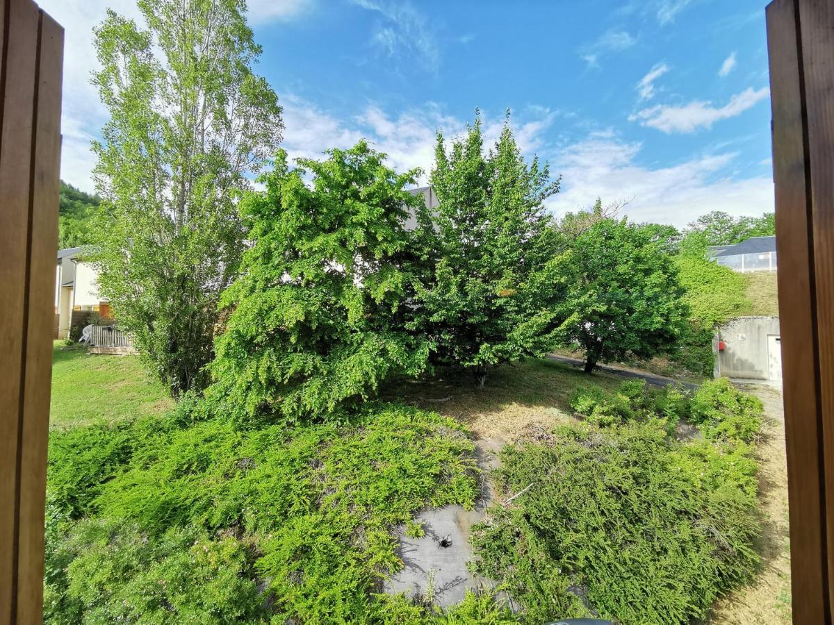 Au 11 T3 Duplex, Village Vacances, Piscines, Parking Saint-Geniez-dʼOlt Exterior foto