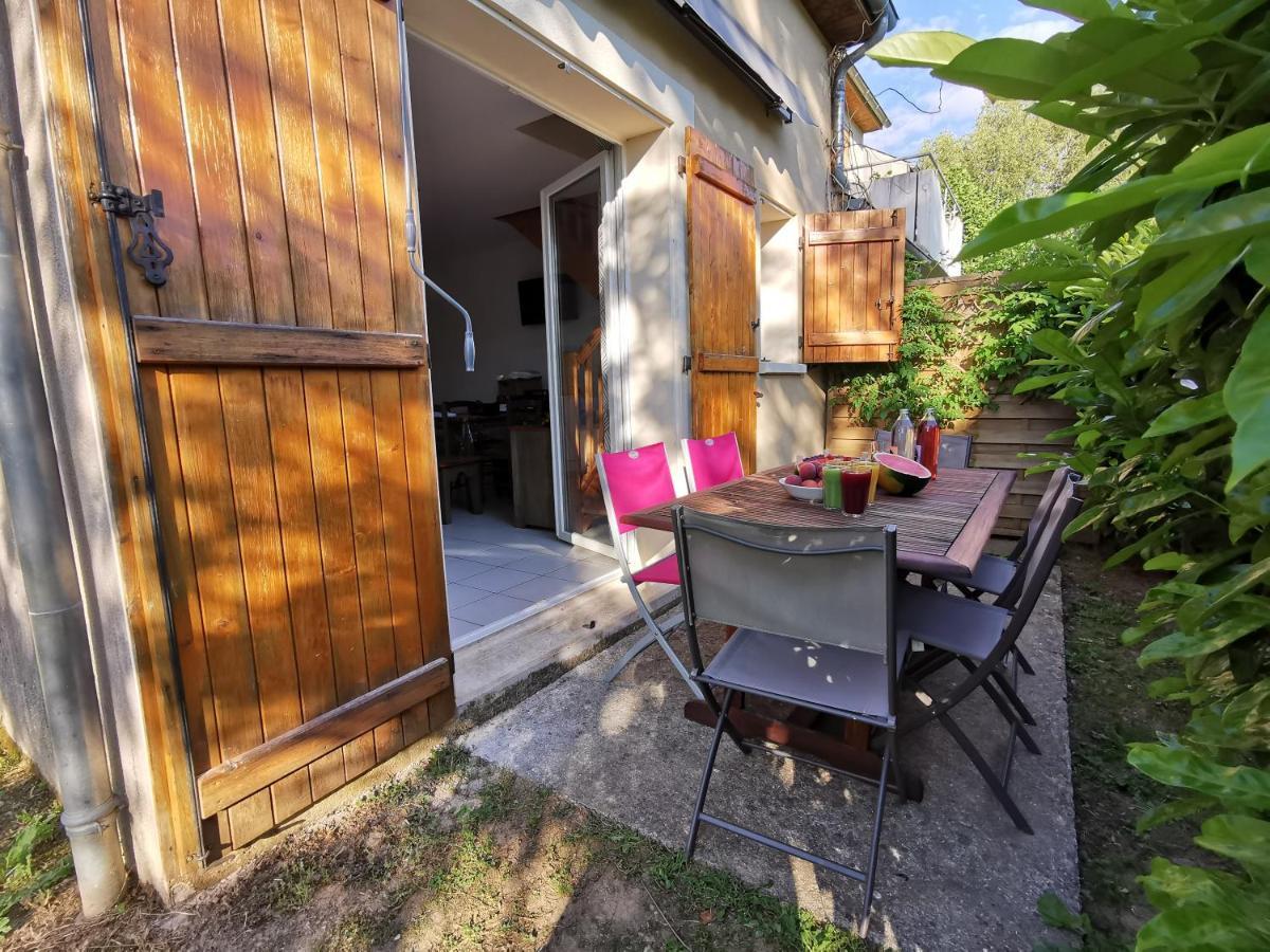 Au 11 T3 Duplex, Village Vacances, Piscines, Parking Saint-Geniez-dʼOlt Exterior foto
