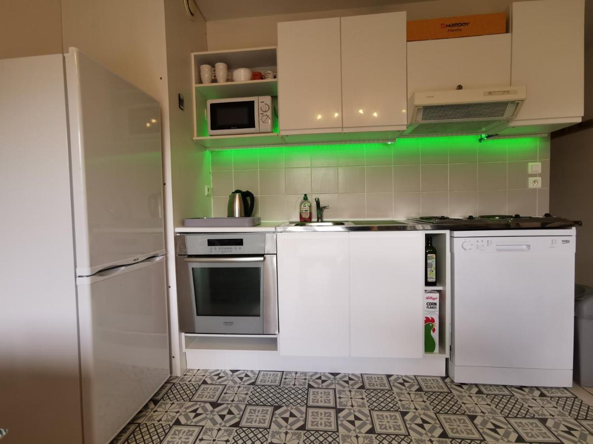 Au 11 T3 Duplex, Village Vacances, Piscines, Parking Saint-Geniez-dʼOlt Exterior foto